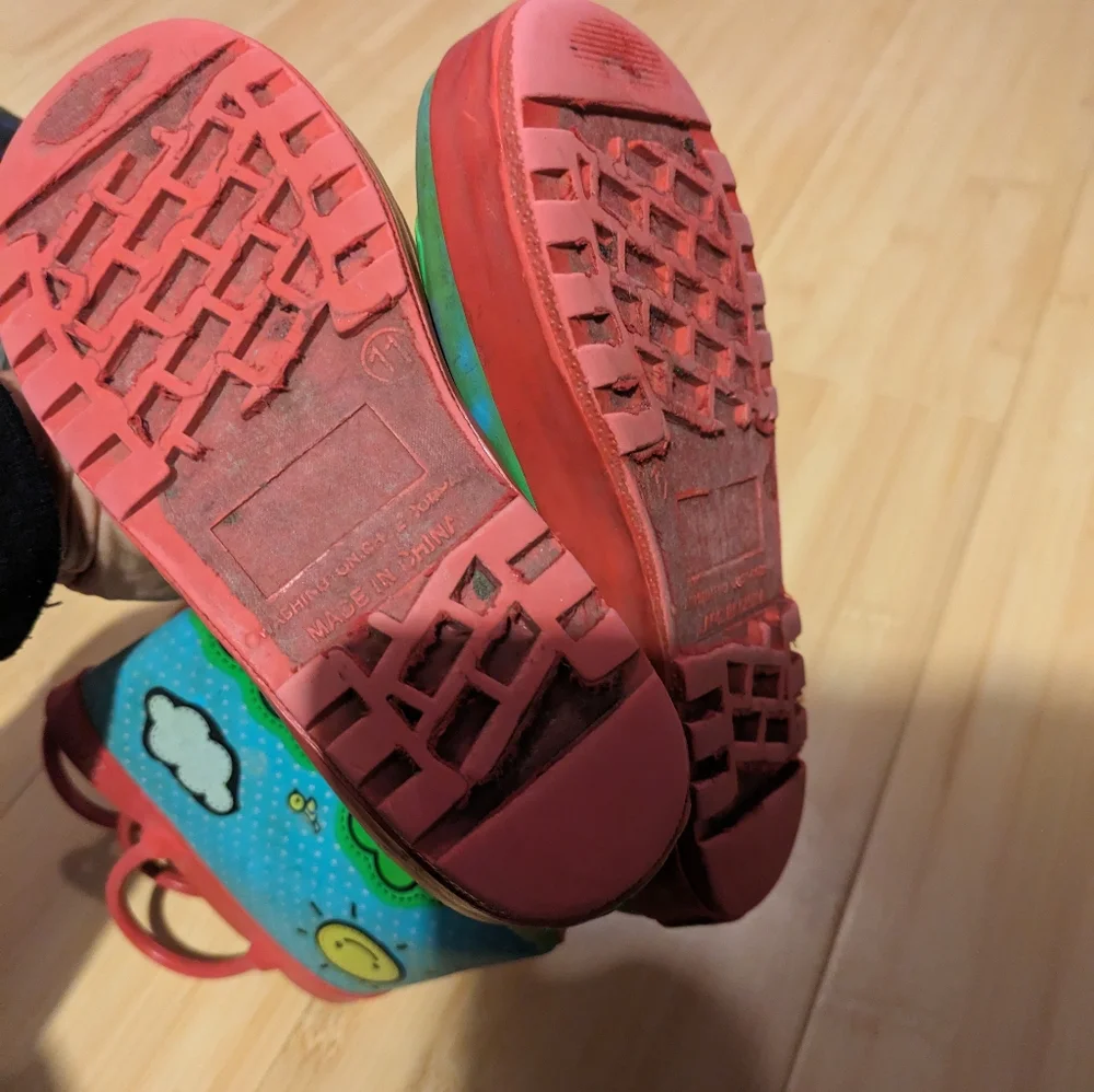 Hello Kitty toddler rainbows - Picture 2 of 4